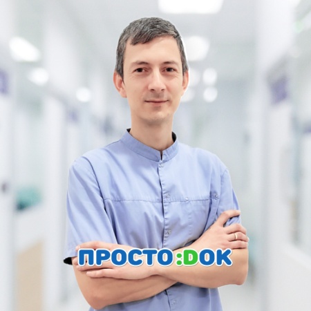 На фото Умеров Энвер Рифатович
