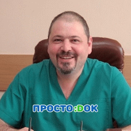 На фото Адамов Михаил Маркович