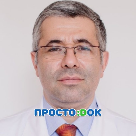 На фото Тер-Ованесов Михаил Дмитриевич
