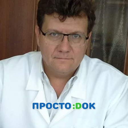 На фото Олейник Анатолий Васильевич