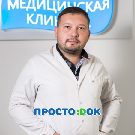 На фото Усеинов Энвер Сейранович