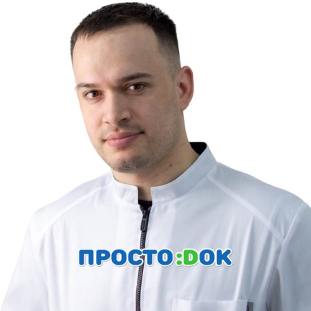 На фото Зекеряев Эмирали Нариманович